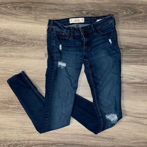 Hollister Super Ripped Skinny Jeans. 1R